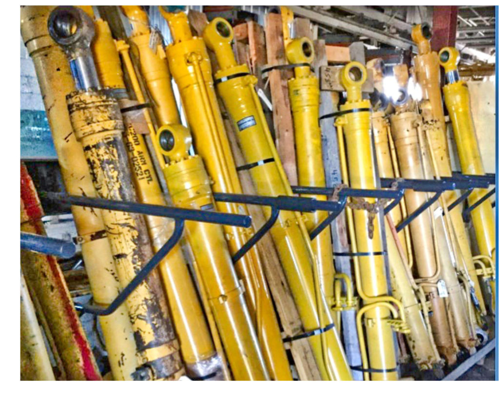 Selection of hydraulic cylinders in stock for Komatsu excavators, wheel loaders and dozers